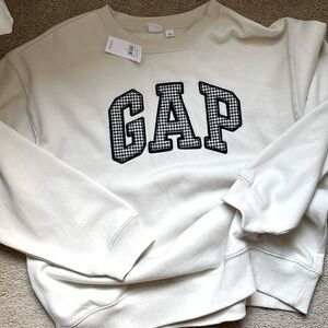 NWT Women’s GAP Sweatshirt size L